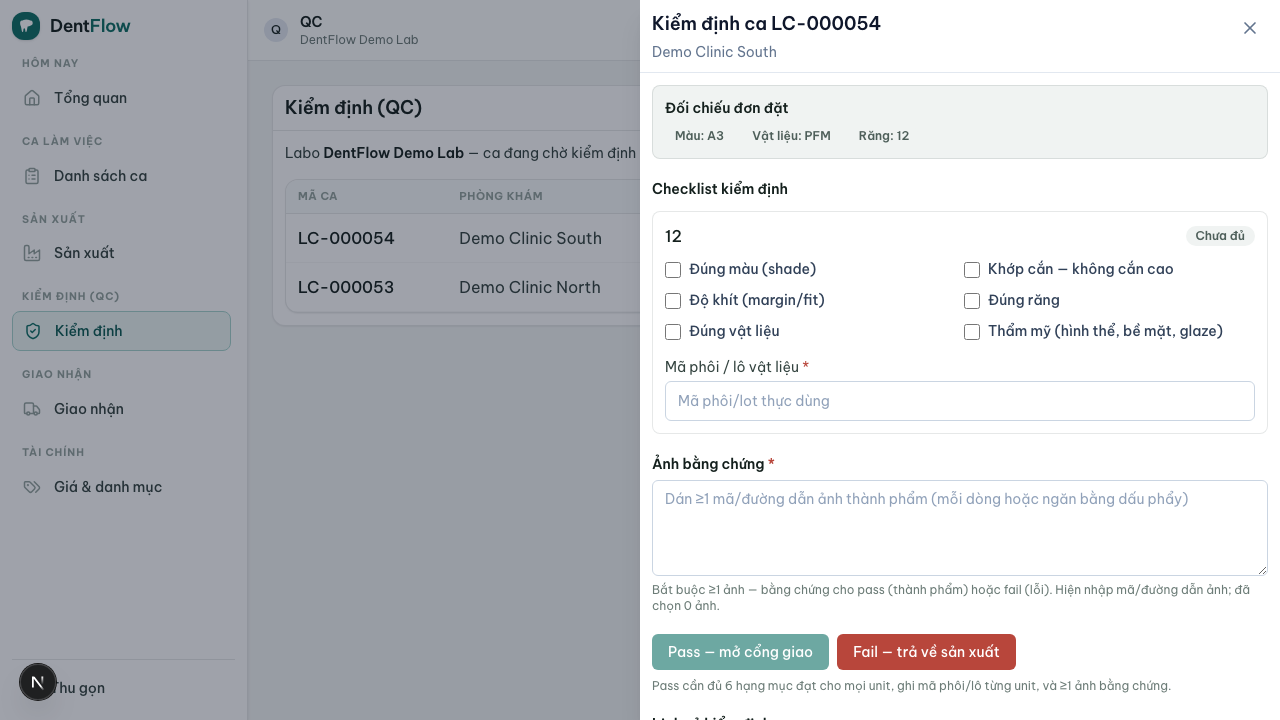 Màn kiểm định QC — checklist đối chiếu tooth, shade, vật liệu, độ khít và thẩm mỹ trước khi duyệt